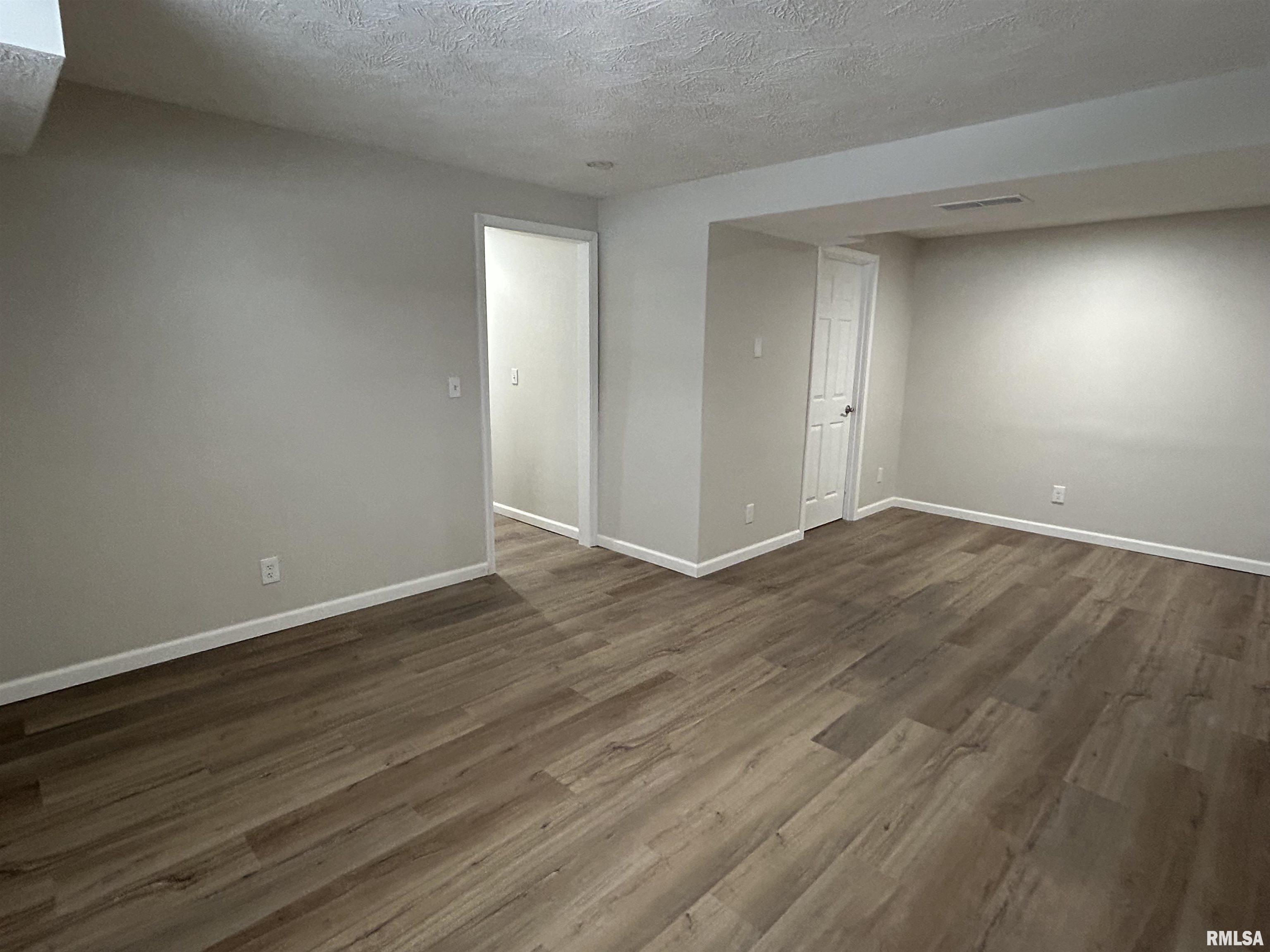 3202 Greenfield Road Bettendorf, IA 52722 - Photo 17 of 19 Gallery Image 17