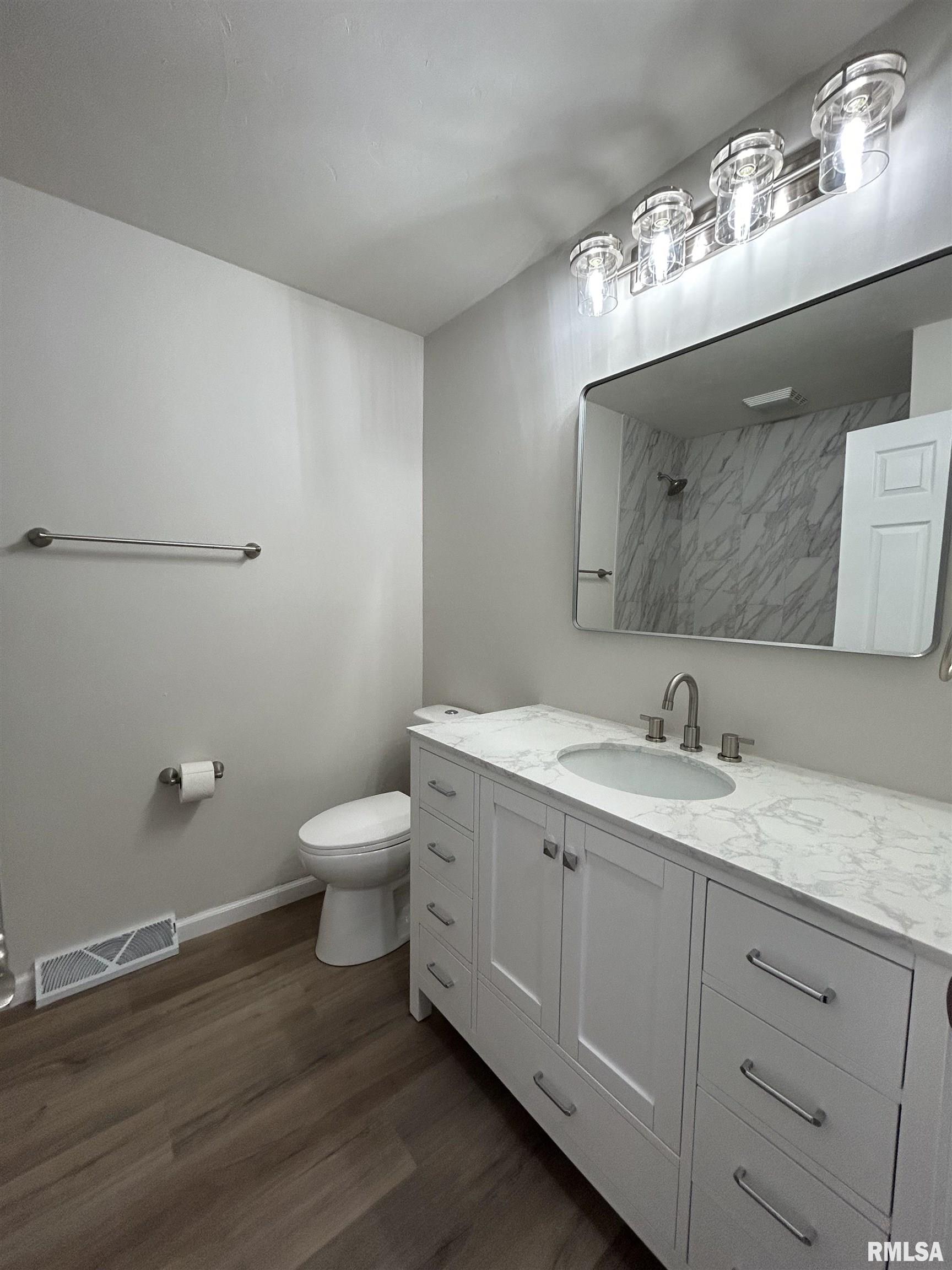 3202 Greenfield Road Bettendorf, IA 52722 - Photo 6 of 19 Gallery Image 6