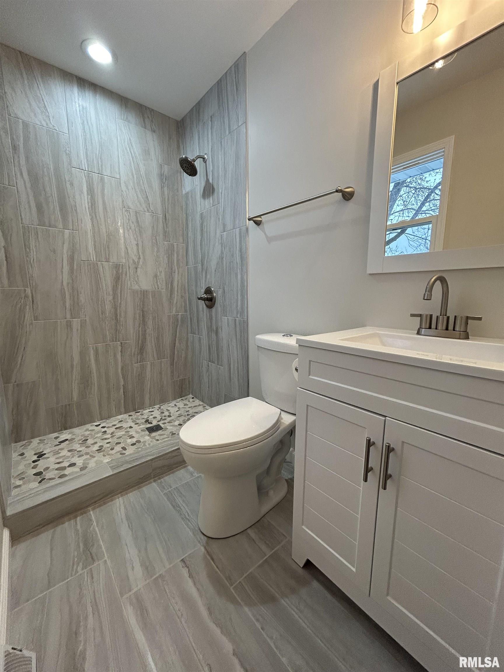 3202 Greenfield Road Bettendorf, IA 52722 - Photo 9 of 19 Gallery Image 9