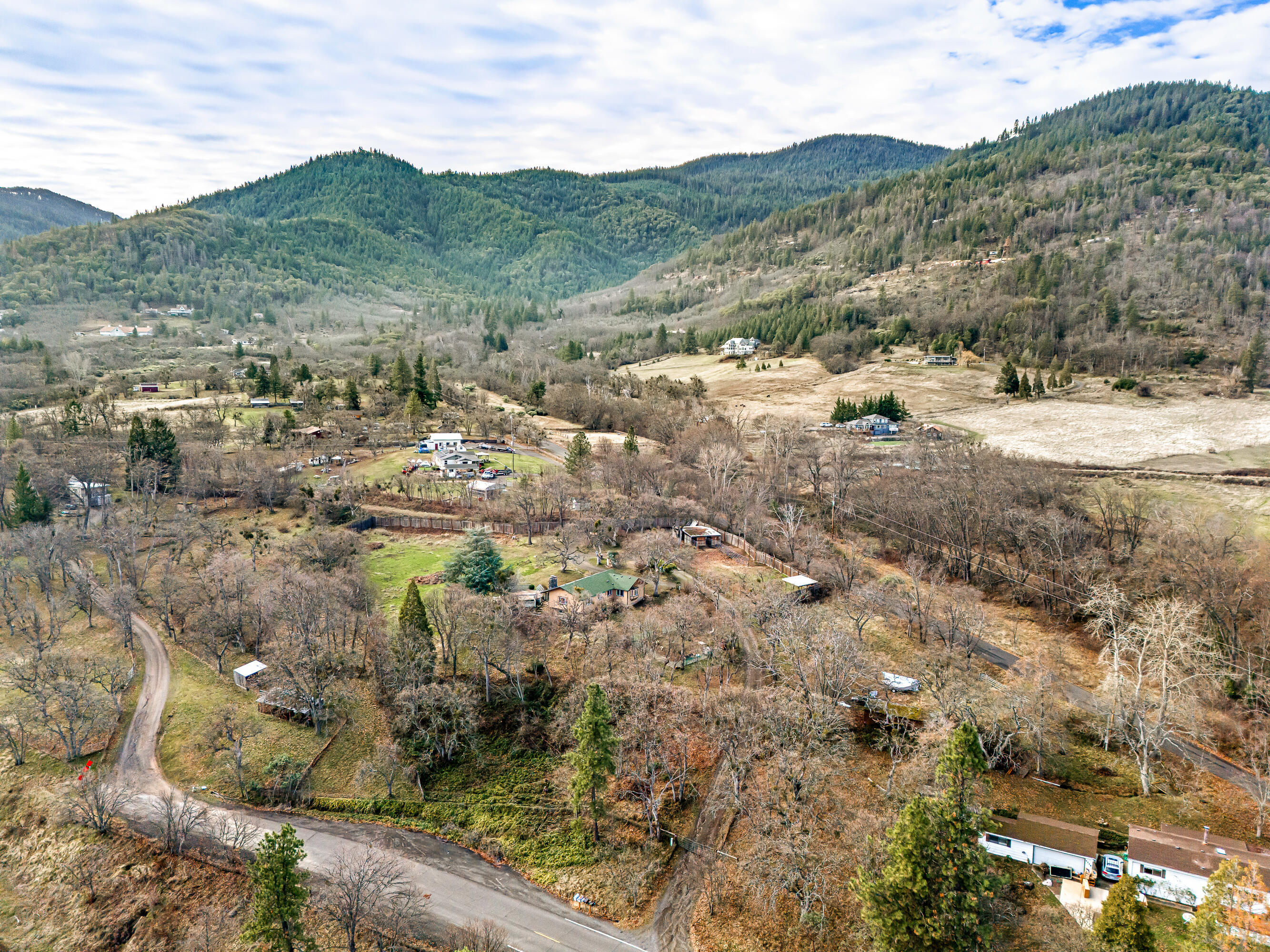 4260 Clayton Road Ashland, OR 97520 - Photo 41 of 41 Flyover