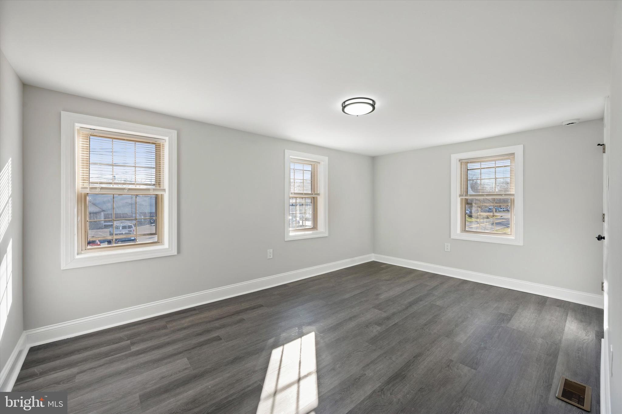 635 Stanton Christiana Road Newark, DE 19713 - Photo 8 of 12 a view of an empty room with wooden floor and a window