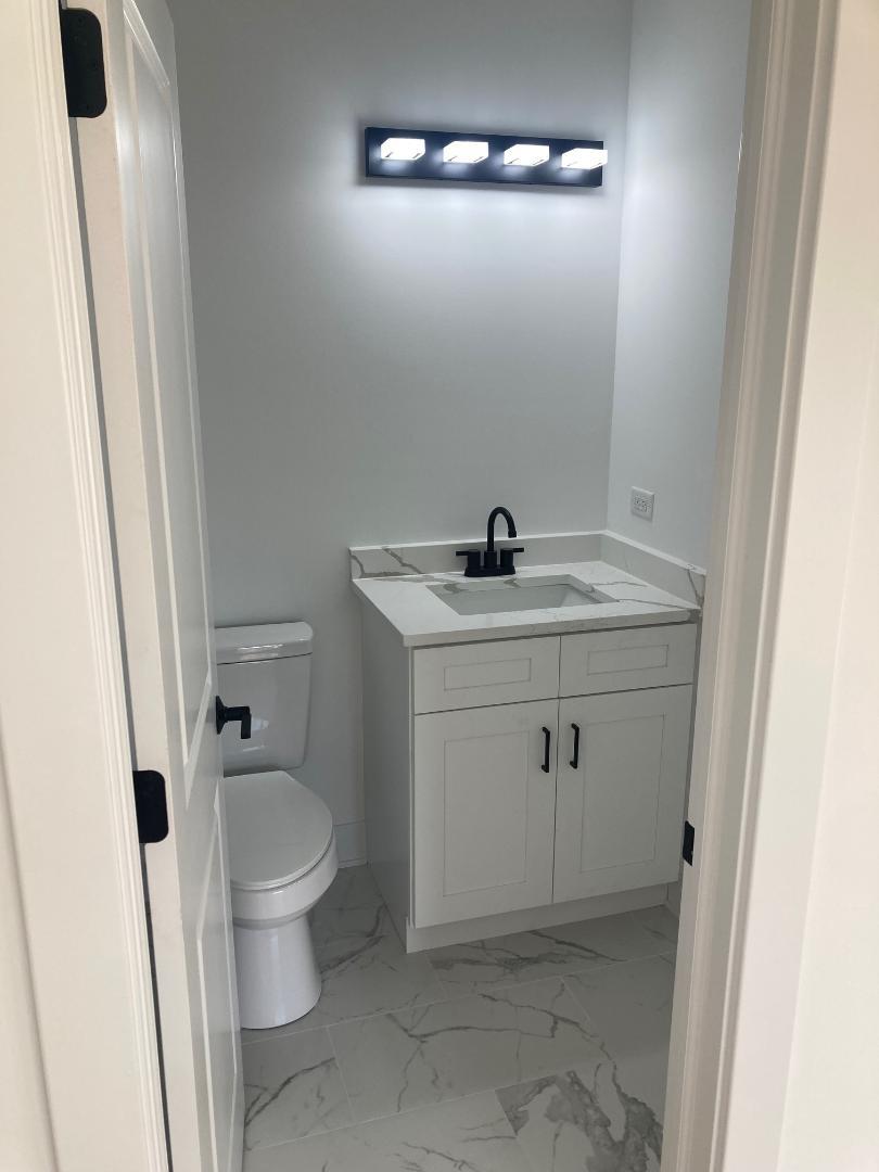 935 Saddle Ridge Drive Joliet, IL 60432 - Photo 9 of 21 a bathroom with a sink toilet and vanity