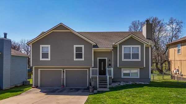$290,000 | 10201 East 70th Terrace, Raytown, MO 64133
