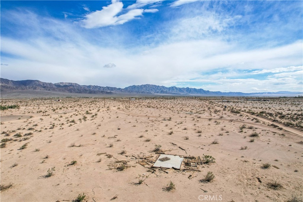 82480 Pipeline Road Twentynine Palms, CA 92277 - Photo 13 of 21 a view of a sky