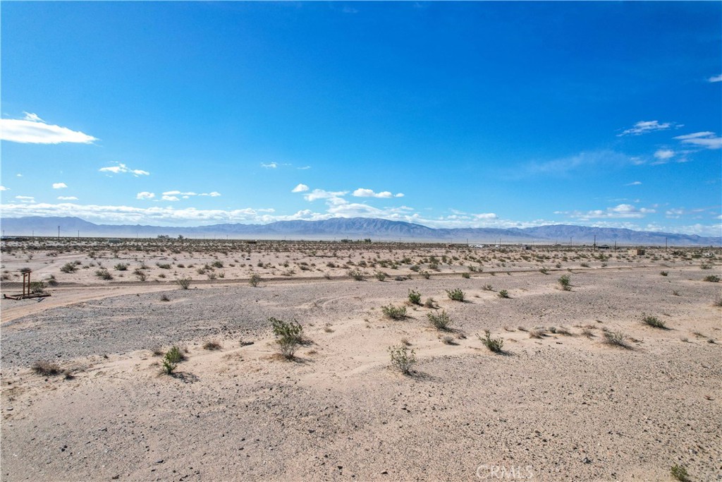 82480 Pipeline Road Twentynine Palms, CA 92277 - Photo 19 of 21 a view of beach and ocean