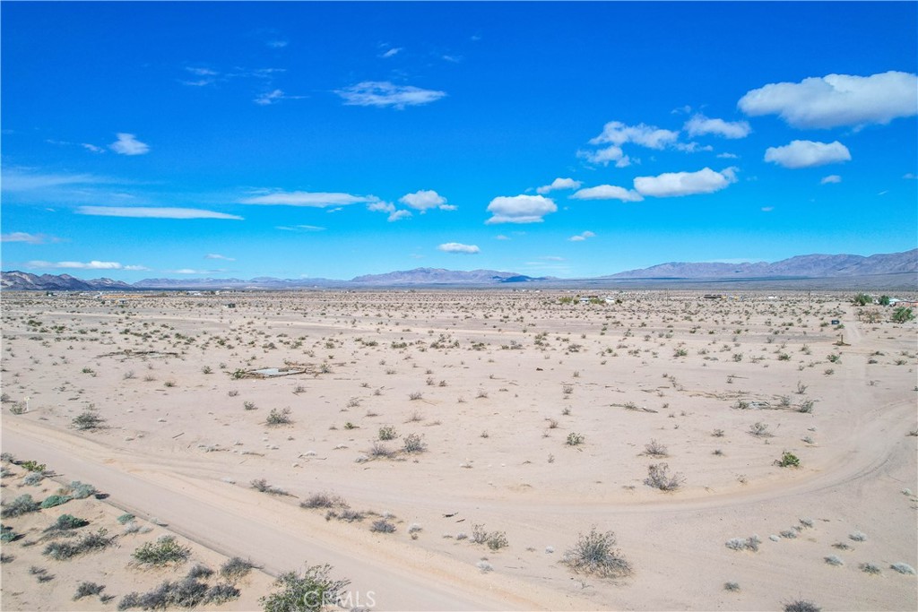82480 Pipeline Road Twentynine Palms, CA 92277 - Photo 5 of 21 a view of a sky view