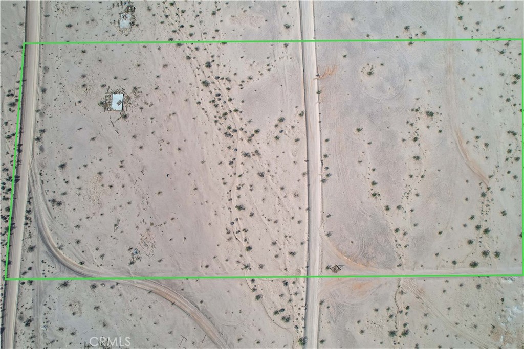 82480 Pipeline Road Twentynine Palms, CA 92277 - Photo 10 of 21 a view of a painting on the wall