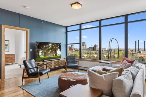 $1,100,000 | 215 10th Avenue South, Unit 708, Minneapolis, MN 55415