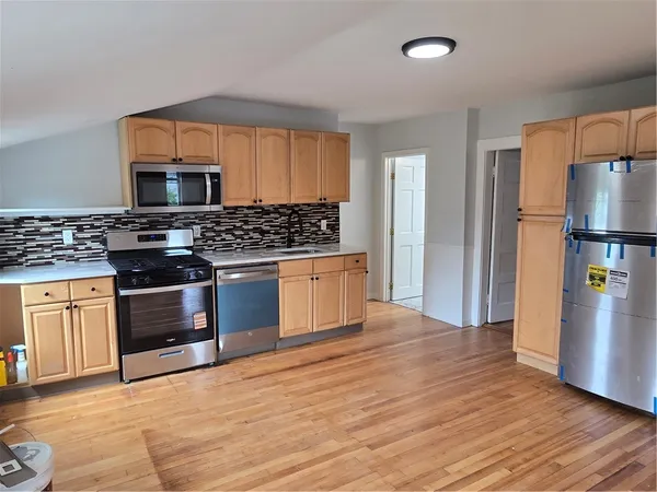$2,400 | 93 Bayview Avenue, Bristol, RI 02809