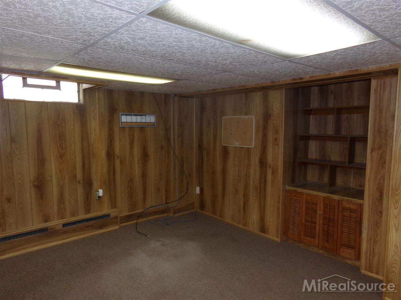 2237 Oxford Road Berkley, MI 48072 - Photo 25 of 35