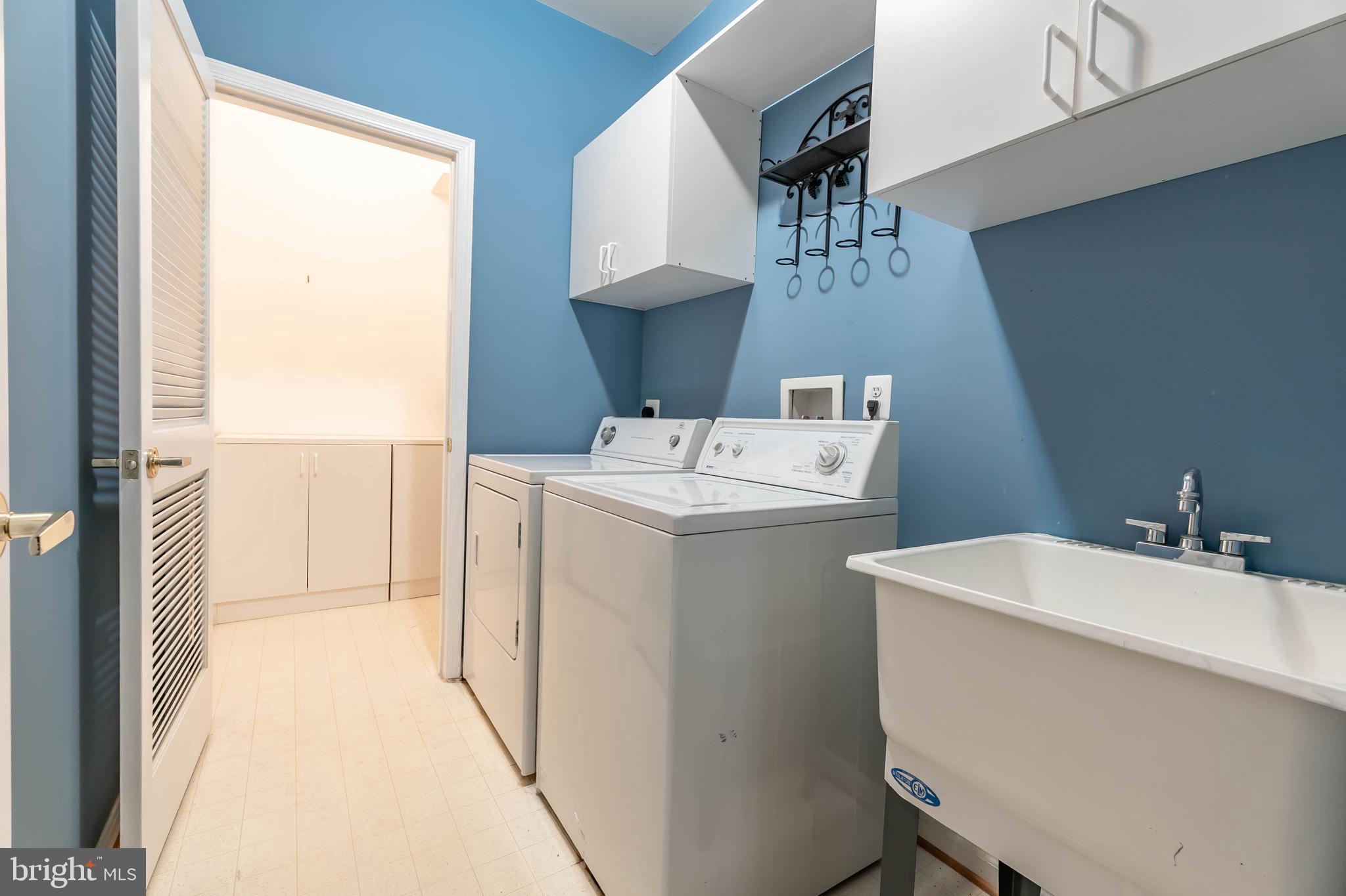 6868 Saddle Run Way Gainesville, VA 20155 - Photo 12 of 59 First Floor laundry