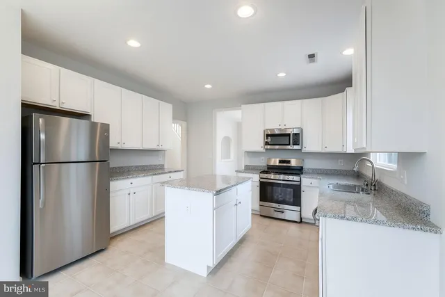 $675,000 | 6868 Saddle Run Way, Gainesville, VA 20155