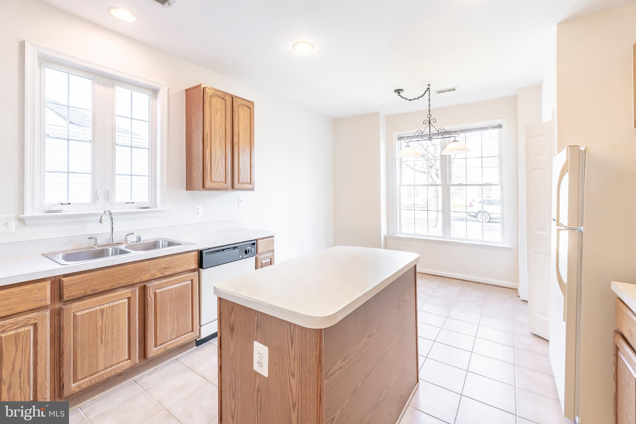 6868 Saddle Run Way Gainesville, VA 20155 - Photo 8 of 59 Eat In Kitchen with Island