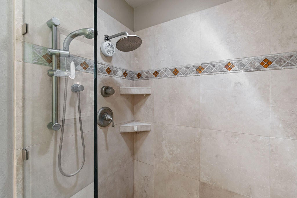 69660 Omaha Road Sisters, OR 97759 - Photo 15 of 45 Travertine tile walk in shower