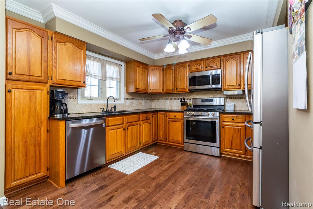 2236 Oklahoma Avenue Rochester Hills, MI 48309 - Photo 17 of 57