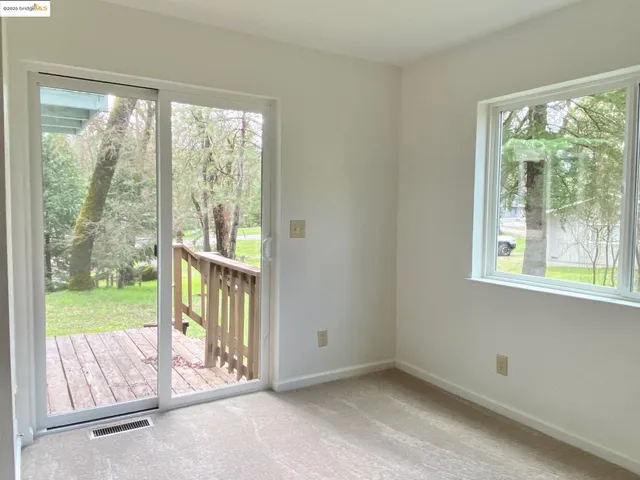 a view of livingroom with furniture