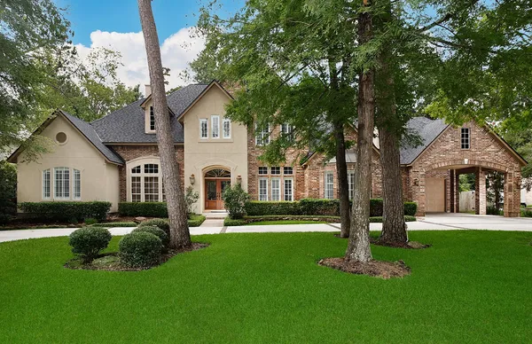 $1,376,000 | 23 Hillock Woods, Unit WOODS, The Woodlands, TX 77380
