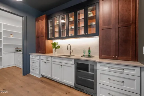 a view of livingroom with furniture and windows