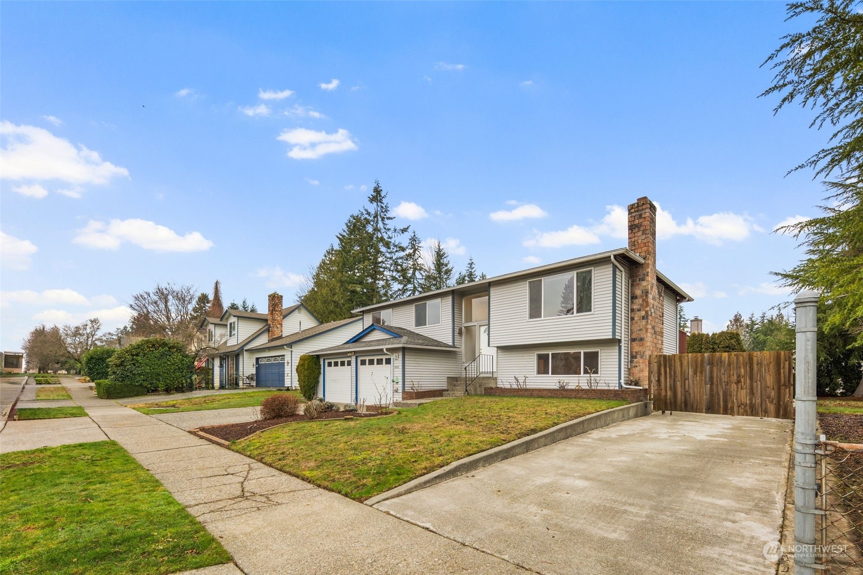 4406 Northeast 24th Street Renton, WA 98059 - Photo 2 of 27