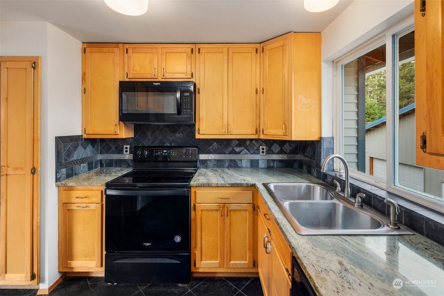 4406 Northeast 24th Street Renton, WA 98059 - Photo 7 of 27