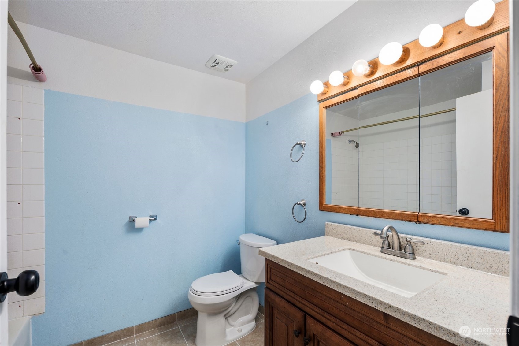 4406 Northeast 24th Street Renton, WA 98059 - Photo 9 of 27