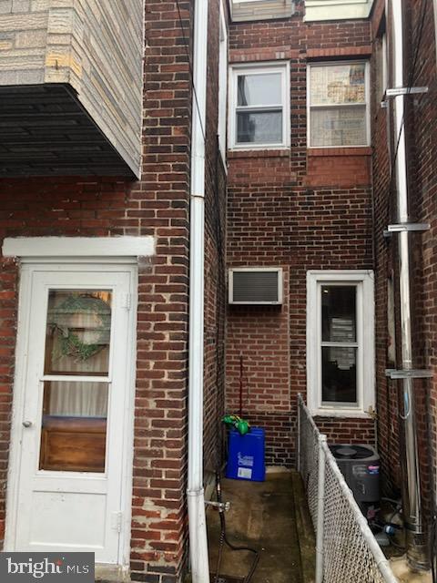133 West Ritner Street Philadelphia, PA 19148 - Photo 20 of 43 Air conditioner built into LR wall