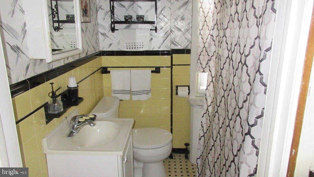 133 West Ritner Street Philadelphia, PA 19148 - Photo 25 of 43 Ceramic tile walls and floor