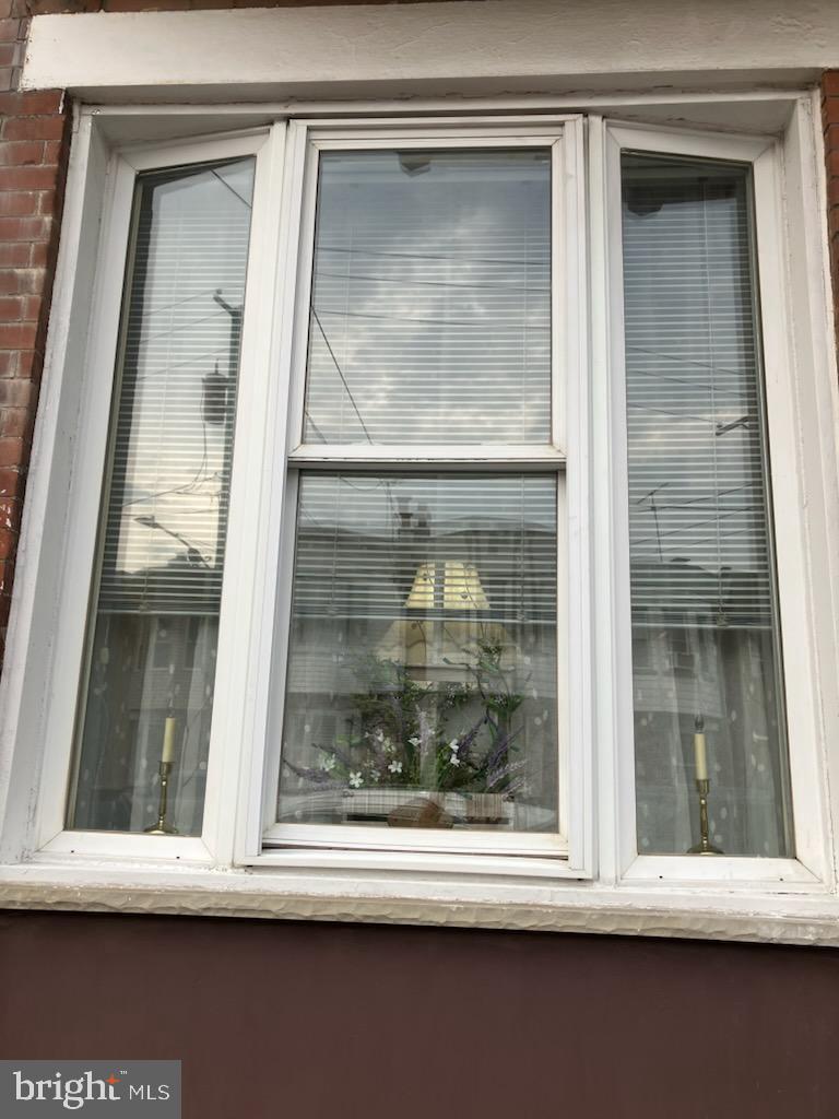 133 West Ritner Street Philadelphia, PA 19148 - Photo 4 of 43 Front window energy efficient