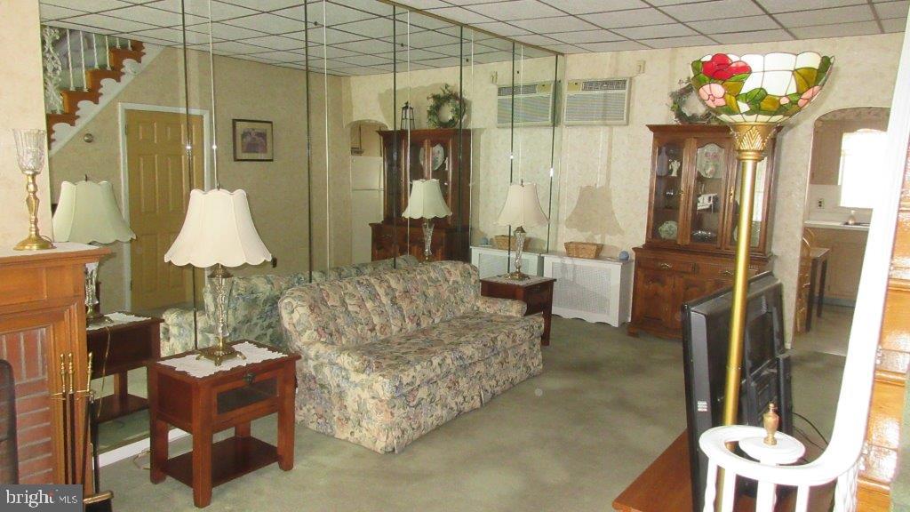 133 West Ritner Street Philadelphia, PA 19148 - Photo 6 of 43 View from foyer entrance into LR