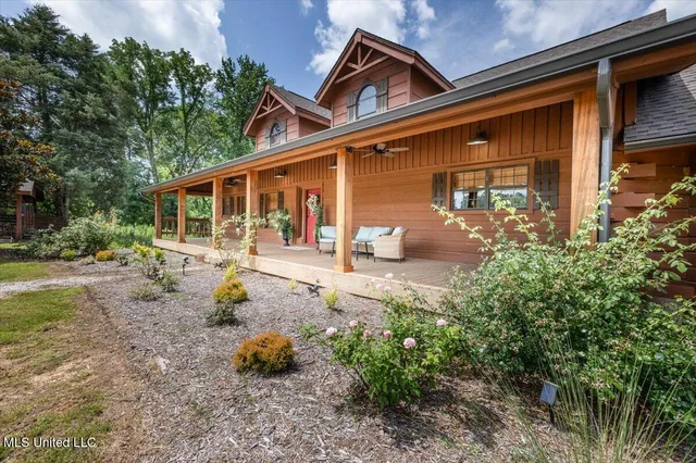 $460,000 | 159 County Road 294, Abbeville, MS 38601