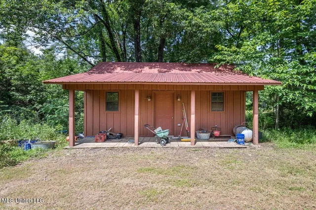 $460,000 | 159 County Road 294, Abbeville, MS 38601