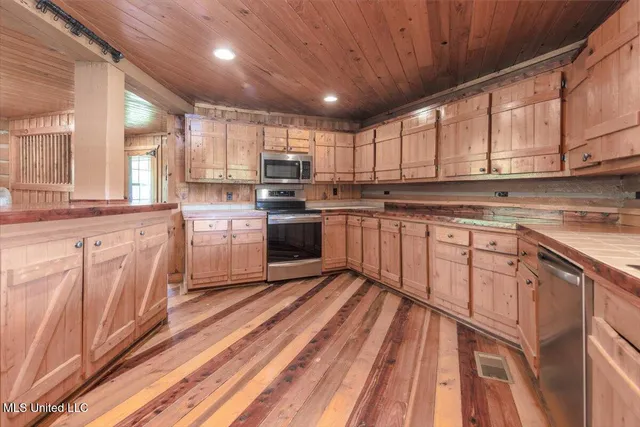 $460,000 | 159 County Road 294, Abbeville, MS 38601