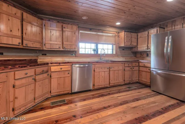 $460,000 | 159 County Road 294, Abbeville, MS 38601