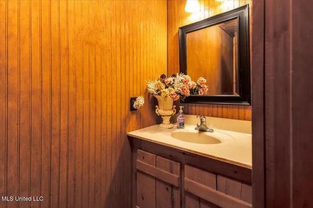 $460,000 | 159 County Road 294, Abbeville, MS 38601