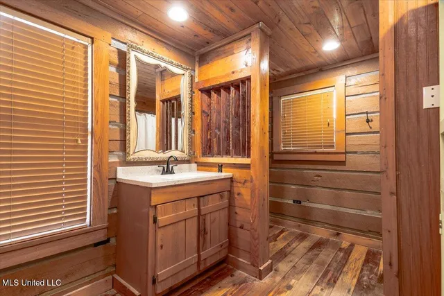 $460,000 | 159 County Road 294, Abbeville, MS 38601