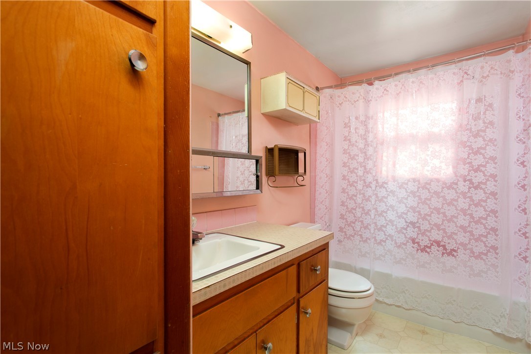 7011 Murray Ridge Road Elyria, OH 44035 - Photo 23 of 33 2nd floor bath