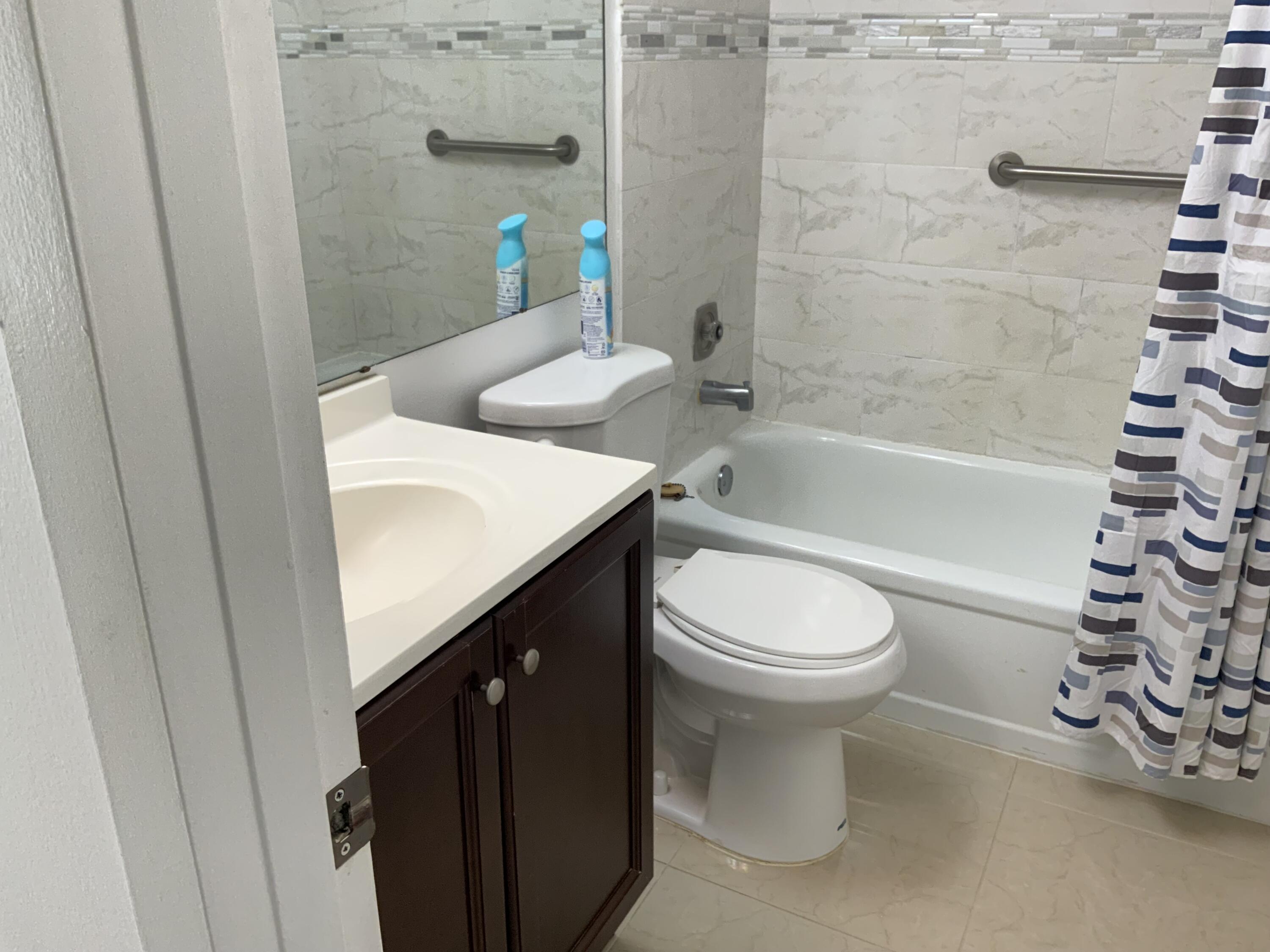 223 Fanshaw F Boca Raton, FL 33434 - Photo 16 of 27 IMG_2210