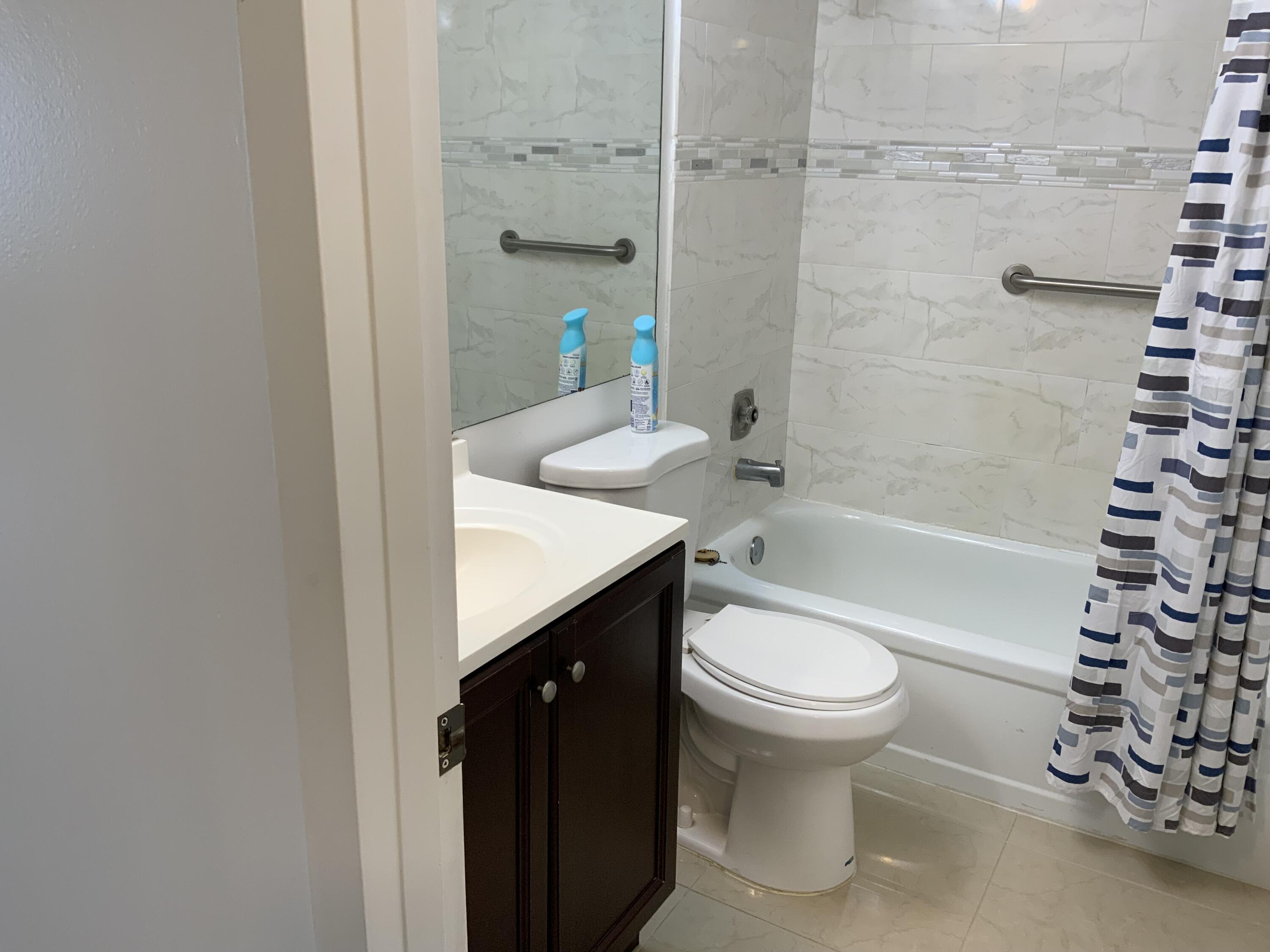 223 Fanshaw F Boca Raton, FL 33434 - Photo 20 of 27 IMG_2224