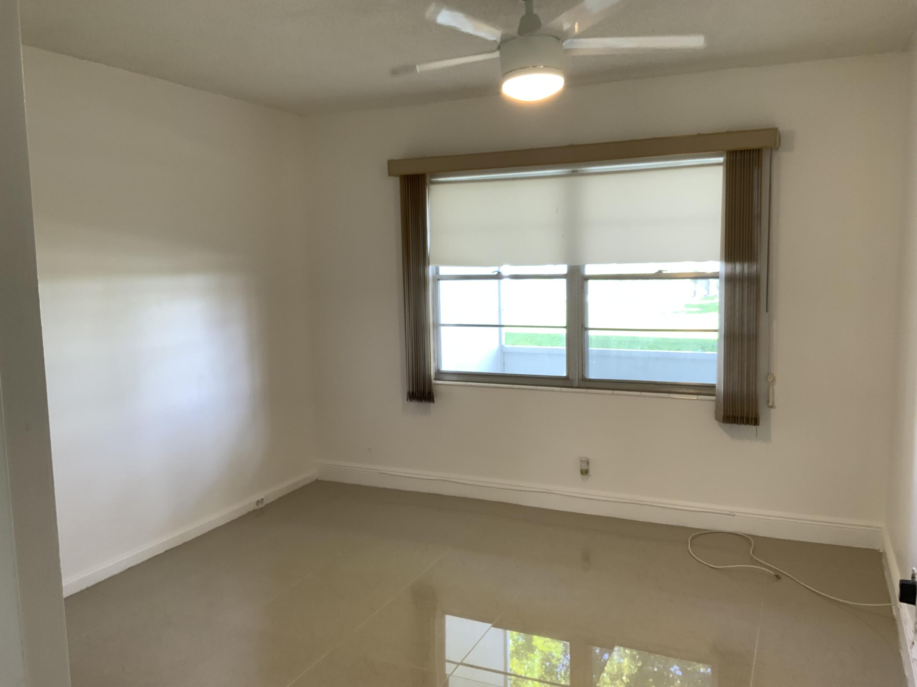 223 Fanshaw F Boca Raton, FL 33434 - Photo 5 of 27 IMG_2211