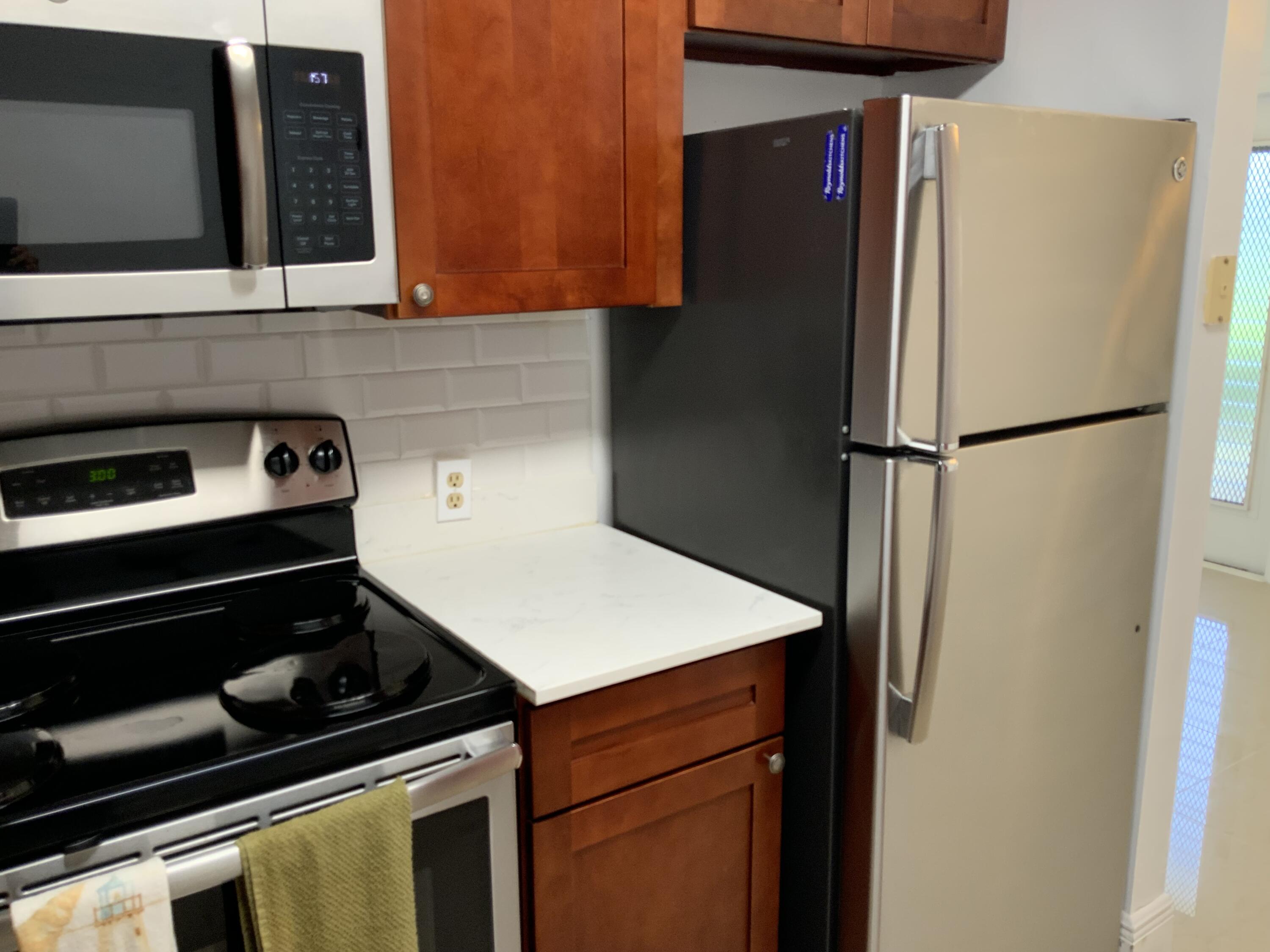 223 Fanshaw F Boca Raton, FL 33434 - Photo 6 of 27 IMG_2207