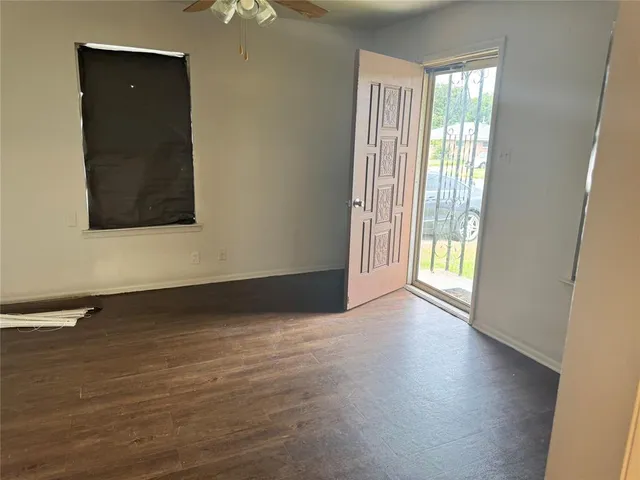 $1,500 | 620 Park Lane, Denton, TX 76205