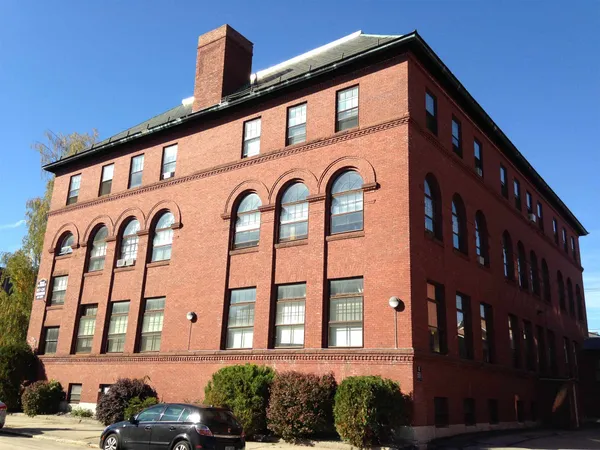 $1,621 | 124 Orange Street, Unit 202, Manchester, NH 03104