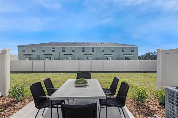 $2,100 | 1011 Spotted Egret Loop, Ruskin, FL 33570