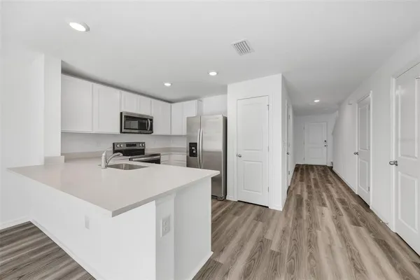 $2,100 | 1011 Spotted Egret Loop, Ruskin, FL 33570