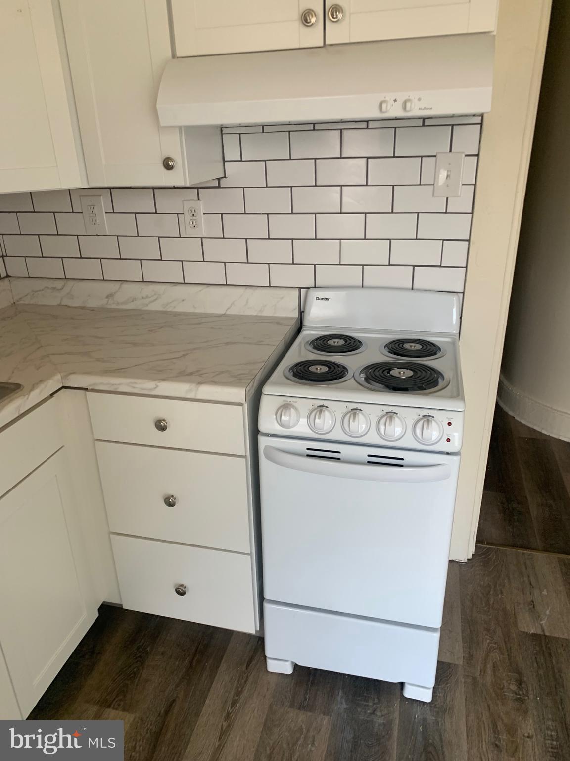 503 Manor Street Lancaster, PA 17603 - Photo 7 of 23 Kitchen - 2 bedroom unit