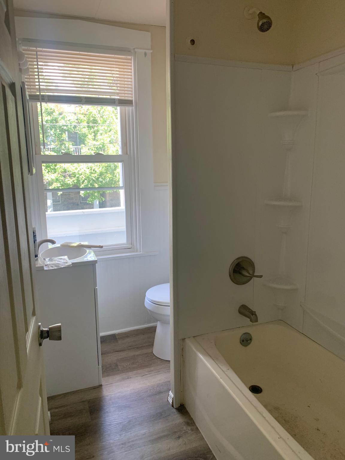 503 Manor Street Lancaster, PA 17603 - Photo 10 of 23 Bathroom - 2 bedroom units