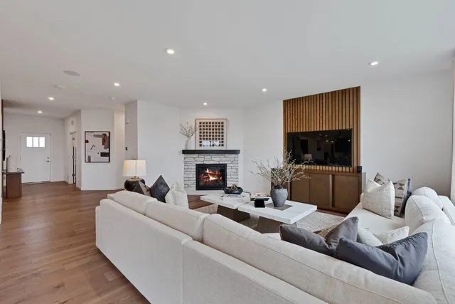 $987,895 | 6232 Lafond Circle, Lisle, IL 60532