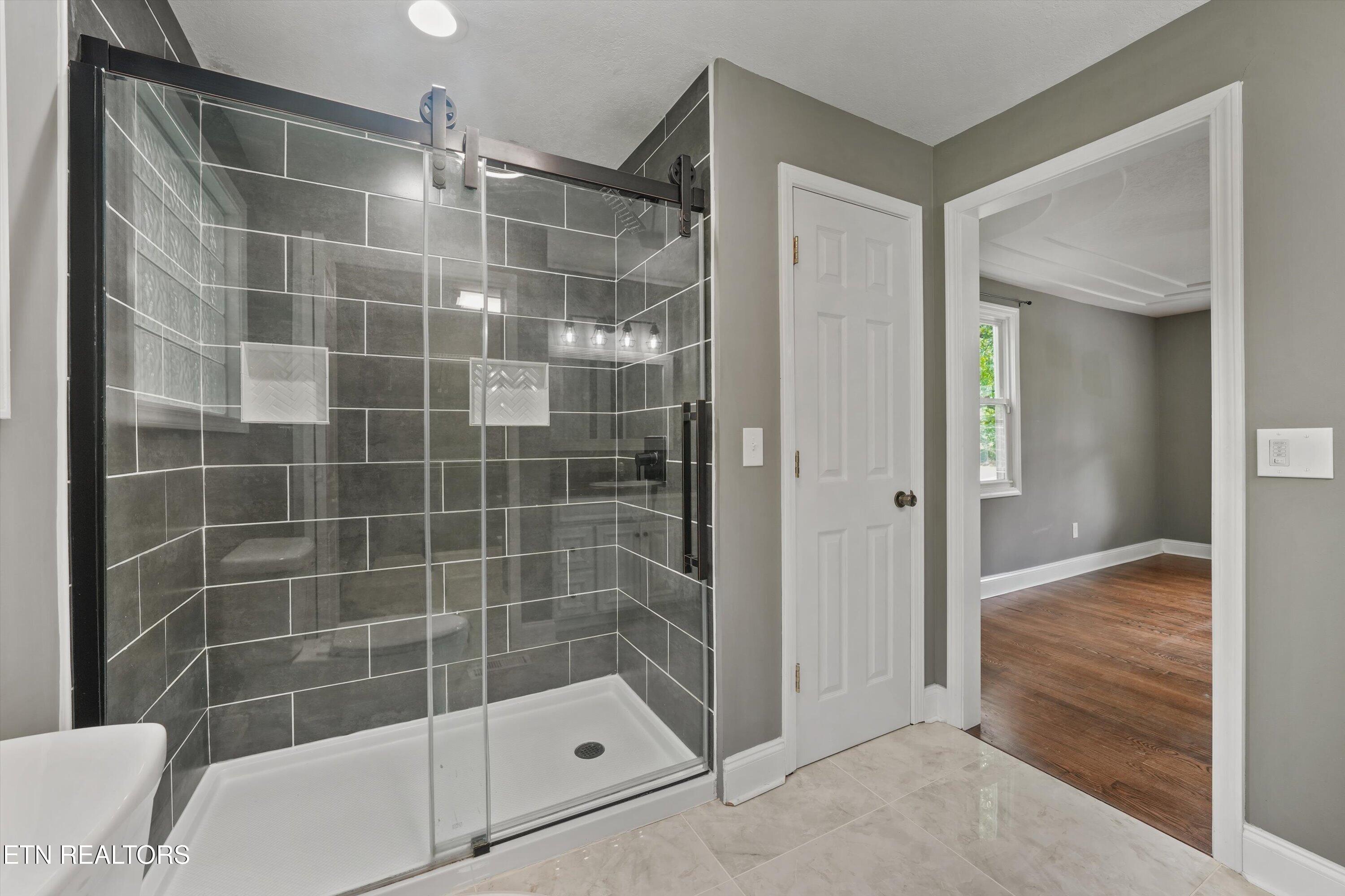 79 Reservoir Road Norris, TN 37828 - Photo 6 of 43 Primary Bathroom