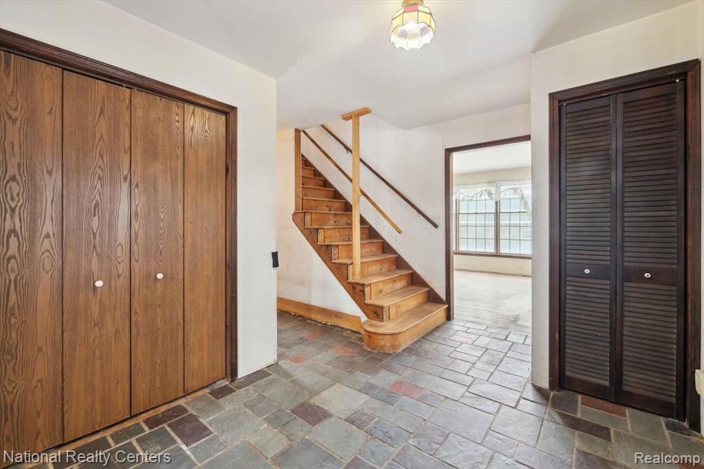 27293 Martindale Road South Lyon, MI 48178 - Photo 3 of 68