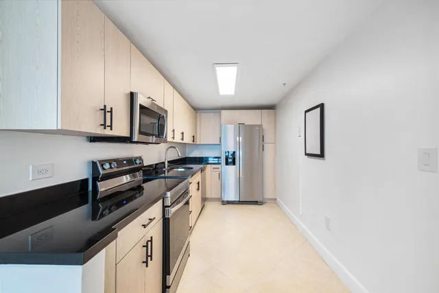 $3,000 | 7501 East Treasure Drive, Unit 8N, North Bay Village, FL 33141